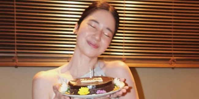 Laura Basuki Ulang Tahun ke-38, Tetap Setia Cantik dan Awet Muda