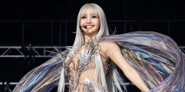 Lisa BLACKPINK Bak Malaikat di Coachella 2026, Tampil Bareng Anyma
