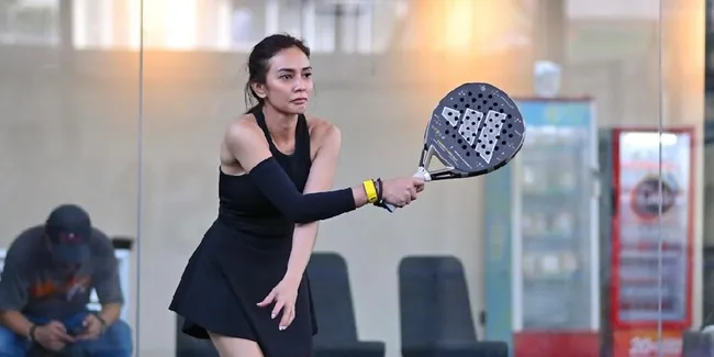 Masayu Anastasia Tampil Cantik saat Main Padel, Tetap Penuh Pesona Meski Kena Keringat