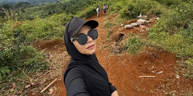 Meisya Siregar Trekking Bareng Keluarga, Ketemu Olla Ramlan