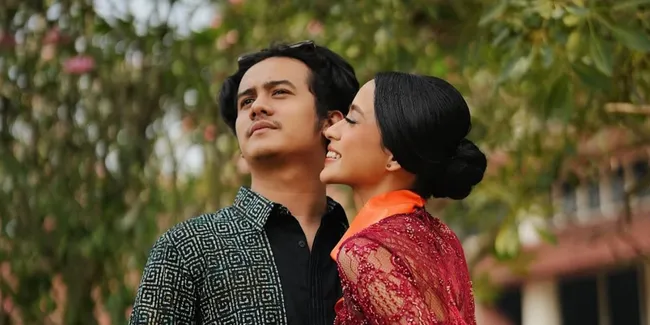 Momen Manis Kaneishia Anak Dede Yusuf yang Wisuda S1 Ditemani Pacar