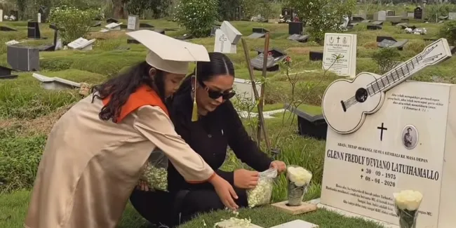 Momen Mutia Ayu Ajak Gewa Setelah Wisuda TK ke Makam Glenn Fredly, Suasana Mengharukan