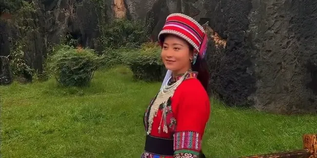 Natasha Wilona Liburan ke Yunnan, Cantiknya Kebablasan Pakai Baju Adat