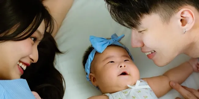 Nita Vior Perdana Tunjukkan Wajah Sang Anak ke Publik, Pipi Chubby Bikin Gemas