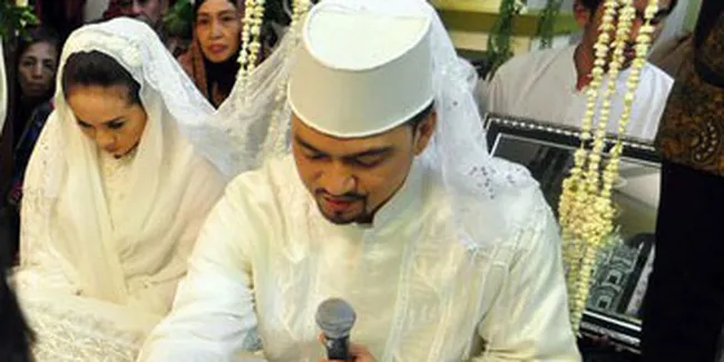 Nunung Srimulat dan Iyan Sambiran Usai Akad Nikah