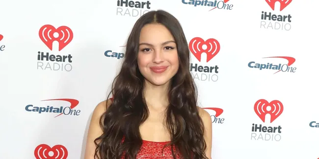 Olivia Rodrigo-Louis Partridge Dikabarkan Putus Usai 2 Tahun Pacaran