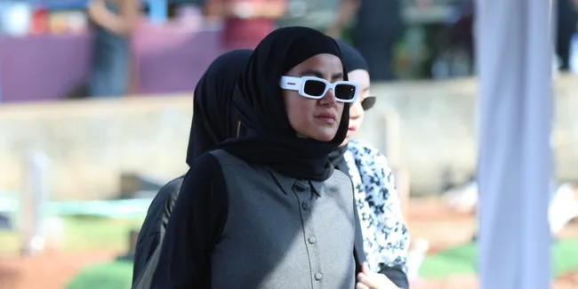 Olla Ramlan Kenang Pesan Mendiang Ibu, Ungkap Didikan Keras yang Membuatnya Tak Kenal Takut