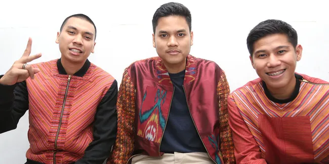 Outfit Batik 'Urban Bikin Personel RAN Makin Ganteng & Stylish