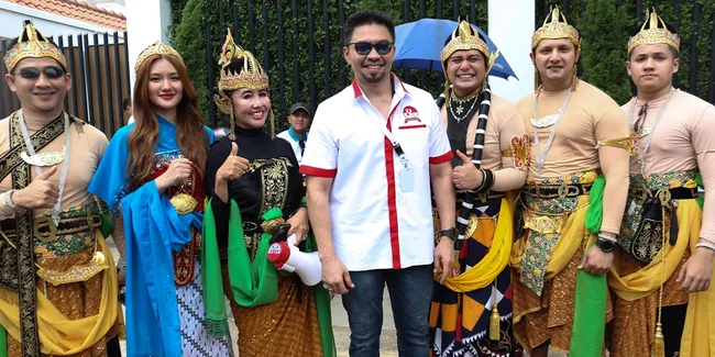 Pakai Kostum Wayang & Sepatu Mewah, Potret Artis 'Pandawa Lima' Ikut Arak-Arakan Prabowo - Gibran