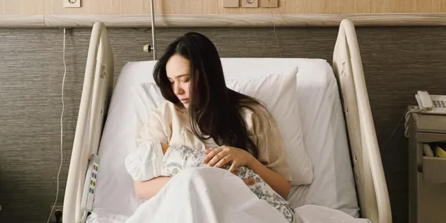 Pamela Bowie Melahirkan Anak Kedua Laki-Laki, Spill Wajah Sang Putra