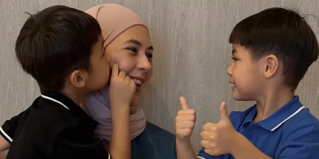 Paula Verhoeven Momong Anak, Bahagia Habiskan Waktu Bareng Dua Jagoannya