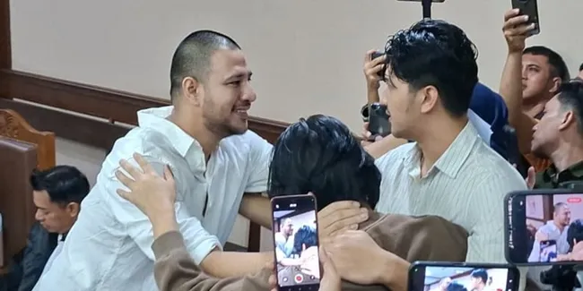 Peluk Aditya Zoni, Ammar Zoni: Temuin Anak-anak Gue