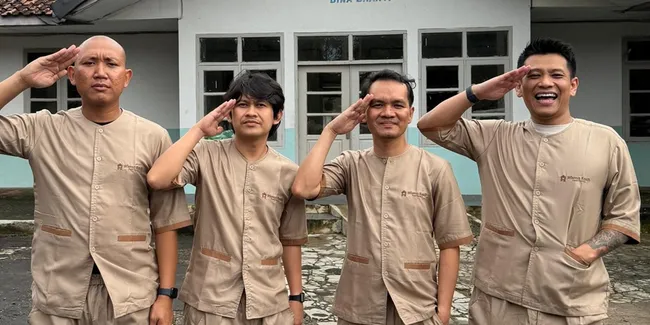 Pemain AGAK LAEN 2 Penuhi Nazar Setelah Film Sukses, Mengabdi ke Panti Jompo