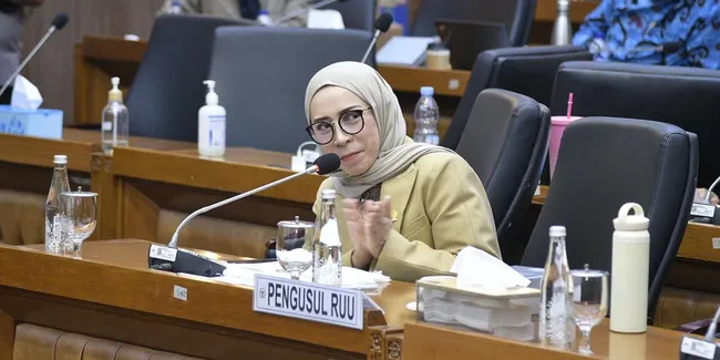 Perjuangkan Nasib Musisi, Melly Goeslaw Gebrak RDPU Baleg Desak Audit Menyeluruh LMKN