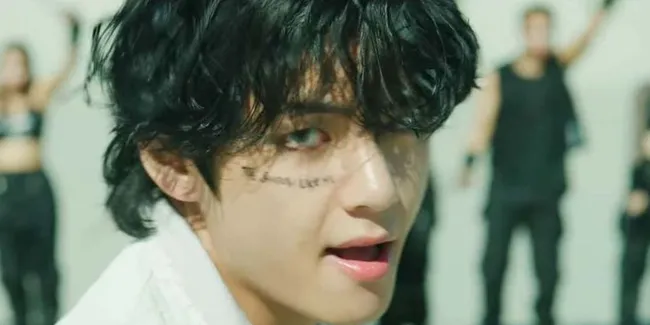 Pernah Jadi Trio Aktor Ganteng yang Memikat Hati Pada Satu Drama, Intip Kumpulan Potret Lama V BTS Bersama Park Seo Joon dan Park Hyung Sik