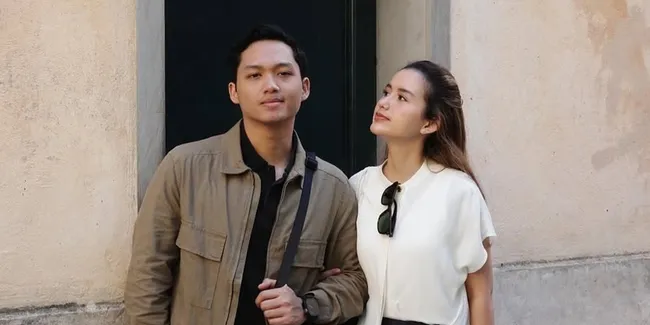 Pernikahan Ditunda, Azriel Hermansyah Pilih Fokus Wisuda
