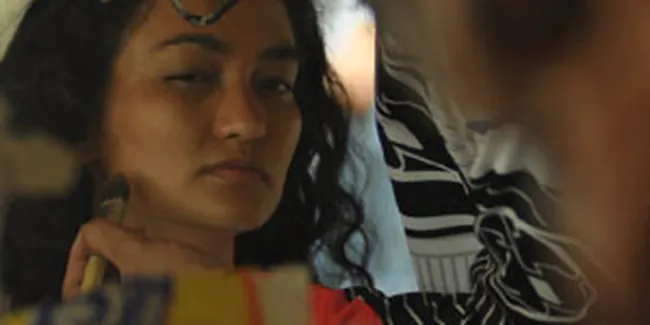 Perubahan Wajah Atiqah Hasiholan Untuk Peran 3 NAFAS LIKAS