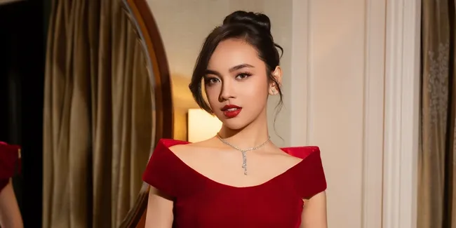 Pesona Lyodra Pakai Gaun Merah, Cantiknya Bikin Terpana