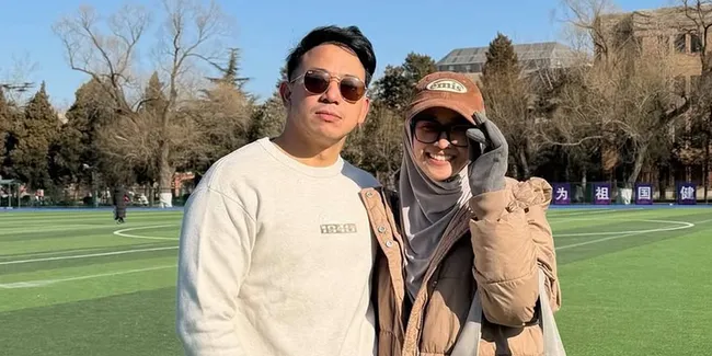 Poppy Bunga di Tsinghua University, Bagai Drachin Romantis Sama Suami