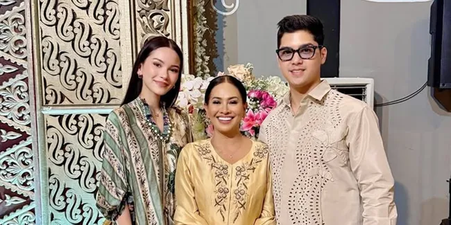 7 Potret Hangat Alyssa Daguise dan Al Ghazali di Pernikahan Kakaknya, Curi Perhatian