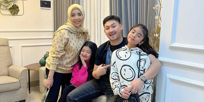 Potret Angga Wijaya Eks Dewi Perssik yang Makin Bahagia Usai Menikah dan Jadi Ayah Sambung