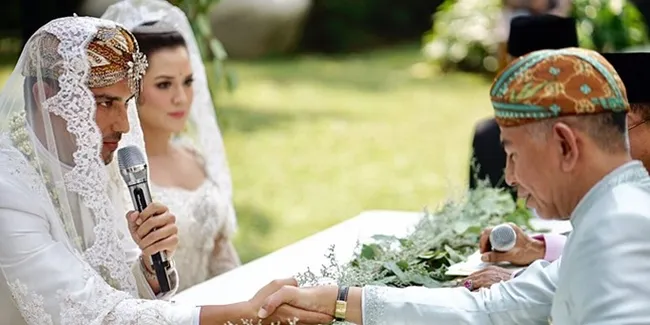 Potret Cantik Pernikahan Adat Sunda Raisa & Hamish Daud, Elegan