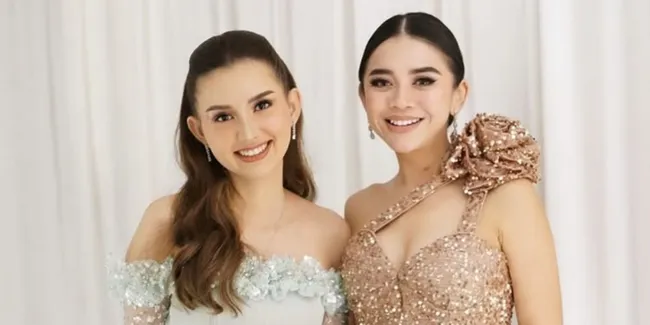 Potret Cantik Sarah Menzel Bak Barbie Hidup di Resepsi Pernikahan Sang Kakak