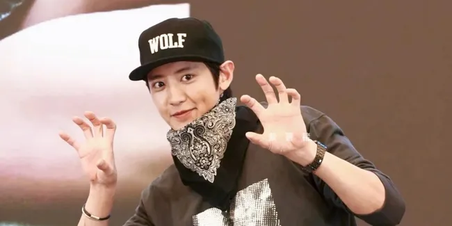 Potret Chanyeol Pakai Outfit 12 Tahun Lalu, Nggak Menua Sama Sekali