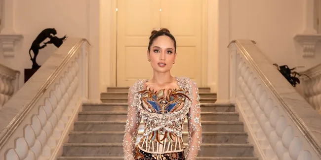 Potret Cinta Laura Masak Kepala Kambing Bareng King Abdi, Takarannya Ngasal Tapi Hasilnya Enak