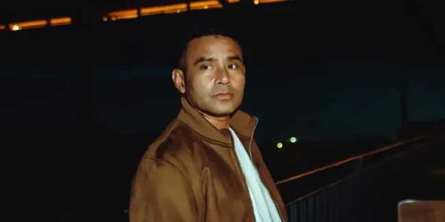 Potret Dapur Judika dengan Desain Modern Klasik yang Didominasi Warna Monokrom, Mewah dan Artistik