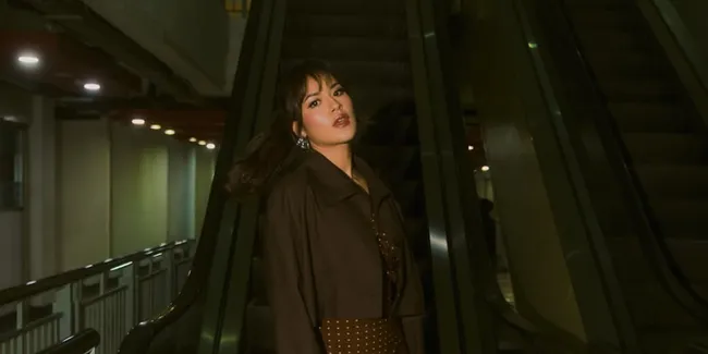 Potret Dapur Raisa yang Berdesain Mewah Namun Tetap Terasa Hangat