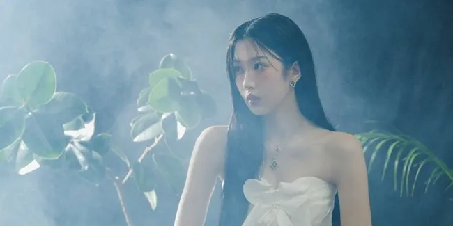 Potret di Balik Layar Pemotretan Moon Ga Young Untuk Harpers Bazaar Korea Edisi April 