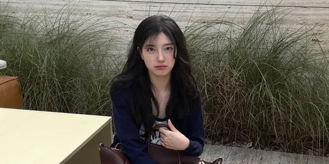 Potret Gaya Santai Suzy Ketika Hangout, Makeup Tipis Jadi Andalan