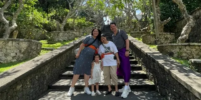 Potret Gracia Indri Liburan ke Indonesia, Perutnya Ramai Jadi Sorotan 