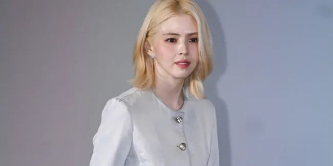 Potret Han So Hee Cantik Berambut Pirang di Konferensi Pers Film 'INTERN'