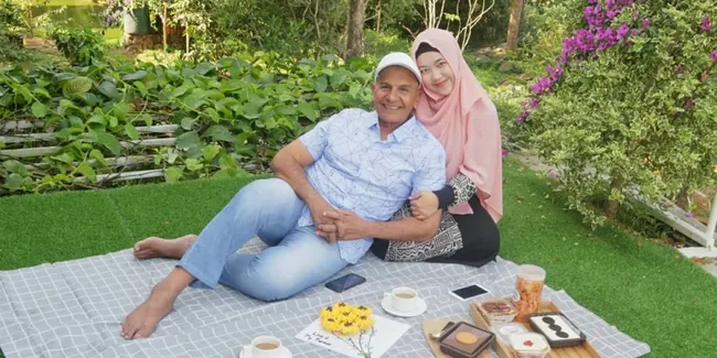 Potret Harmonis Mark Sungkar & Santi Asokamala yang Lebih Muda 45 Tahun