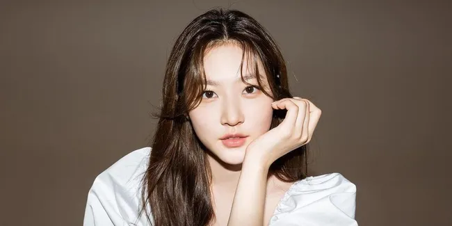 Potret Imut Kim Sae Ron Saat Jadi MC 'Music Core', Auranya Menyenangkan