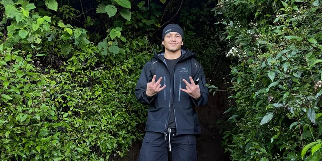 Potret Jefri Nichol Mendaki Gunung Ciremai Nikmati Lautan Awan, Akui Seru