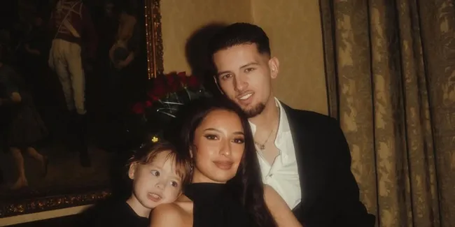 8 Potret Jennifer Coppen Foto Bareng Calon Suami, Jusa Sebut Hubner Family