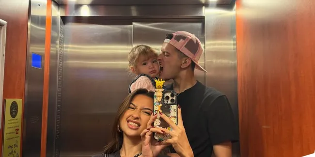 7 Potret Jennifer Coppen Sarapan Bareng Kamari dan Justin Hubner, Ikut Temani ke Playground