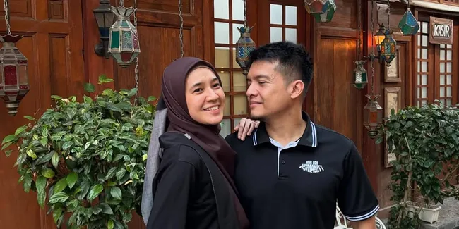 Potret Kebersamaan Dhini Aminarti Bareng Dimas Seto Selama 16 Tahun, Selalu Bahagia dan Harmonis