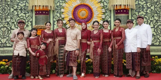 9 Potret Keluarga Anang Kumpul di Nikahan Kakak Sarah Menzel, Kris Dayanti dan Ashanty Bersatu - Ada Aaliyah Massaid