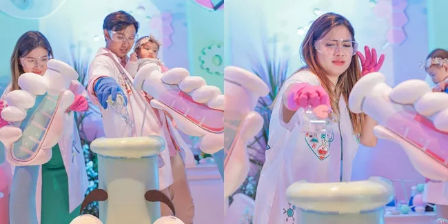 Potret Keseruan Gender Reveal Felicya Angelista dan Caesar Hito, Tuangkan Bahan Kimia Hingga Muncul Busa - Baby Bible Siap Jadi Kakak