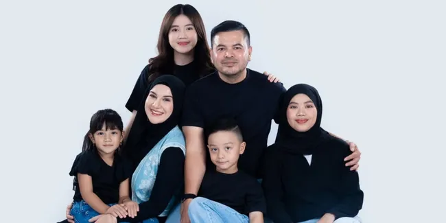 Potret Kompak Keluarga Irish Bella Sambut Anak Ketiga