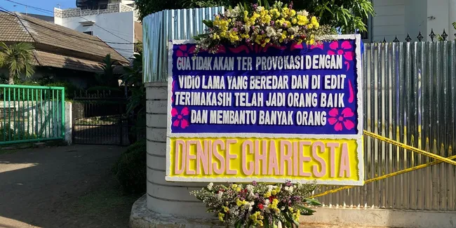 Potret Kondisi Rumah Uya Kuya Terkini, Denise Chariesta Beri Dukungan 3 Karangan Bunga