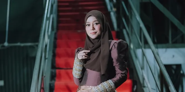 Potret Lesti di Mega Konser 'Kecanduan Kamu', Duet bareng Nassar Nyanyikan 'Zapin Melayu'