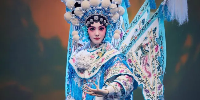 Potret Liu Haocun Tampil Berkostum di Drama China THE LEAD