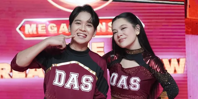 Potret Melly Lee dan Arbil DA7 Tampil Bak Cheerleaders, Tetap Mesra Nyanyi Duet 
