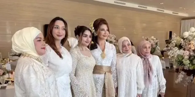 7 Potret Nurah Syahfirah dan Tamara Bleszynski di Pertunangan Teuku Rassya, Duduk Sampingan - Kompak