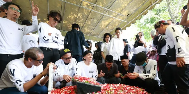 Potret Para Musisi yang Hadir di Pemakaman Bunda Iffet, dari Slank Sampai Anang Hermansyah